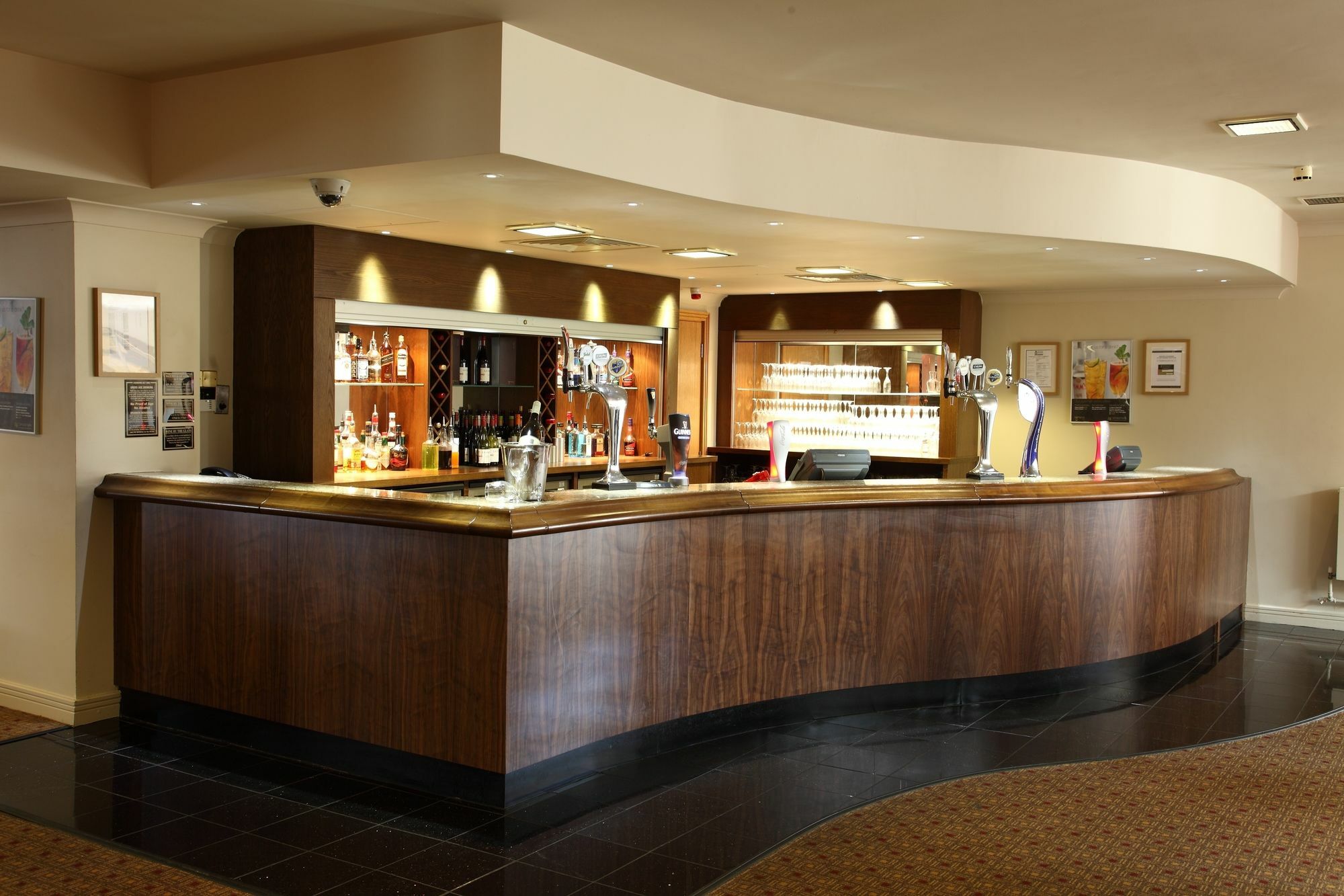 Eastwood Hall Buitenkant foto