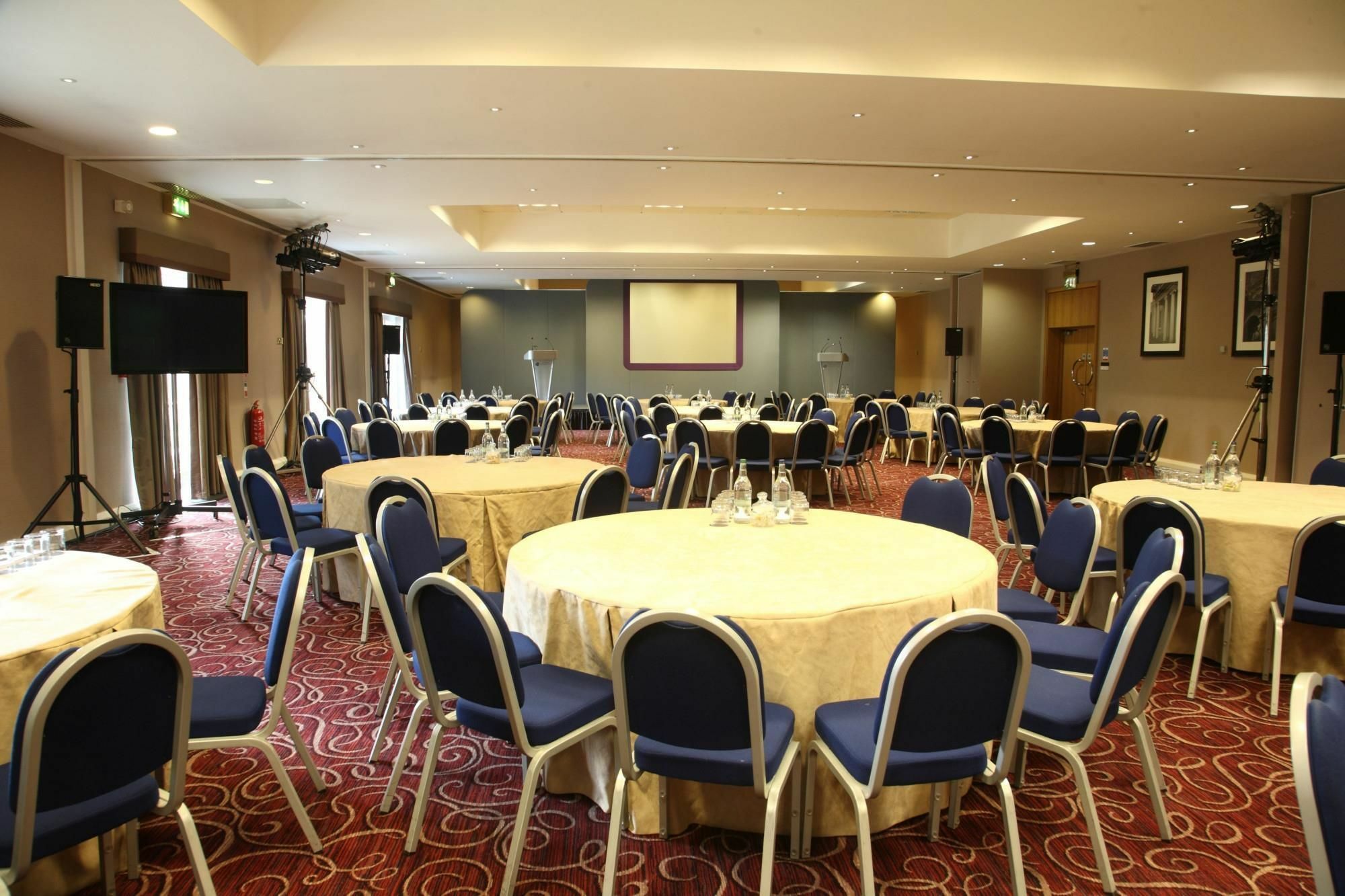 Eastwood Hall Buitenkant foto