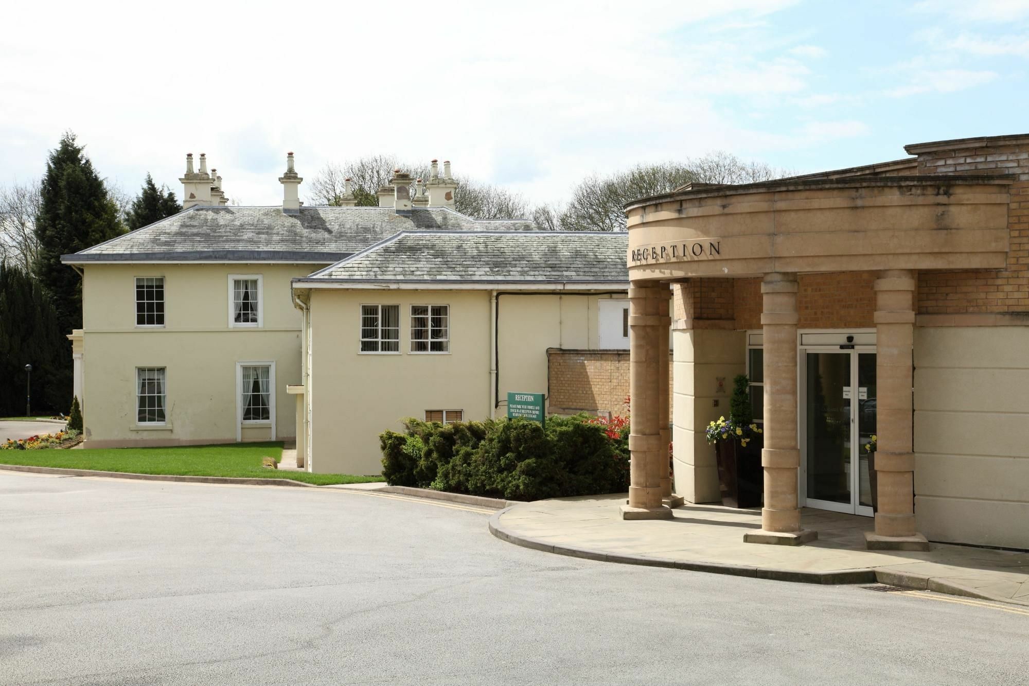Eastwood Hall Buitenkant foto